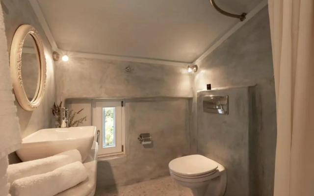 Luxury Villa By The Beach by VillaRentalsgr