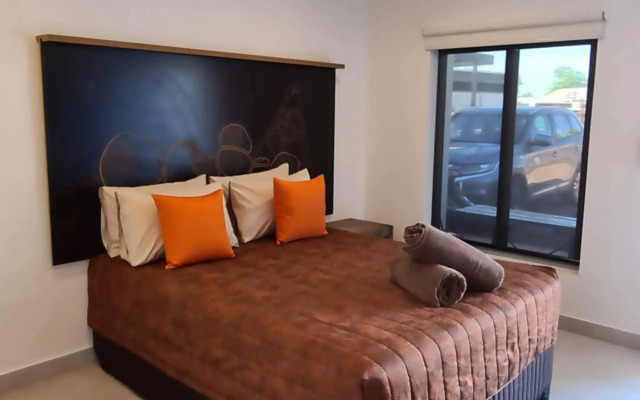 Safari Lodge Motel