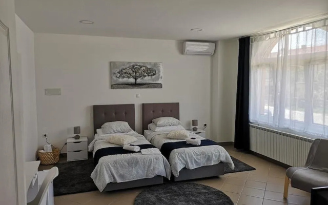 Marko Airport Rooms