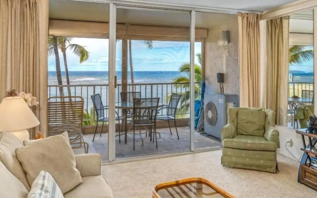 Menehune Shores, #517 1 Bedroom Condo by RedAwning