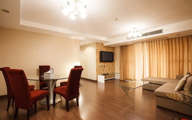 4A - 2 Bedroom Downtown Apartment With Shared Pool