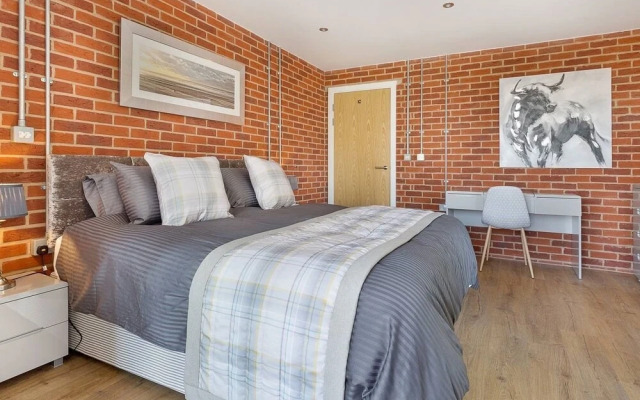 Platform Apartment