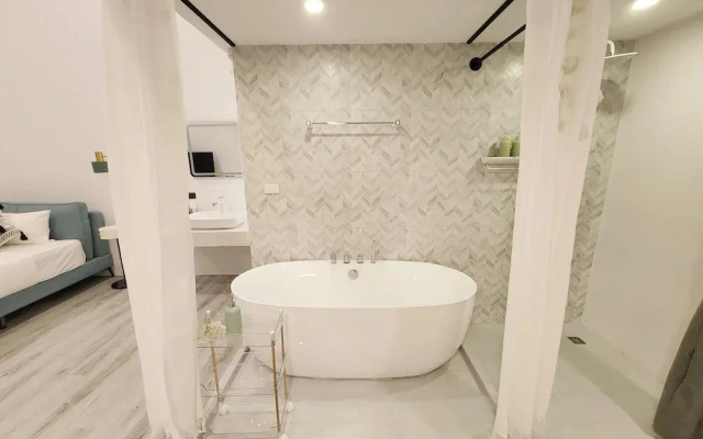 Unique Pool Slide Access Townhouse