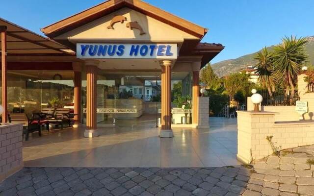 Yunus Hotel вид на фасад