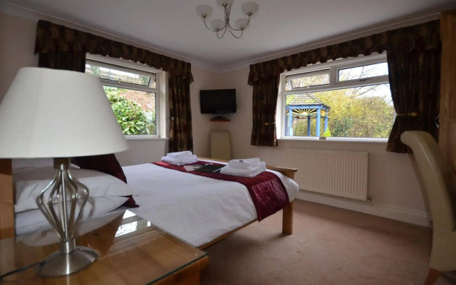 Southview Guest House & Indoor Pool