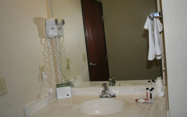 America Inn Lodge & Suites