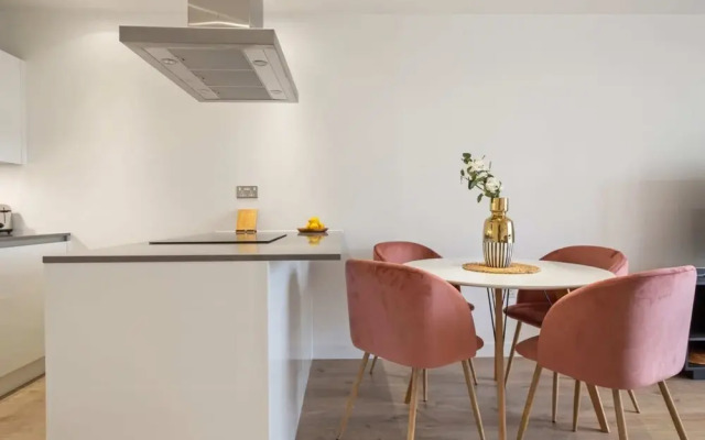 Modern 1 Bedroom Apartment Near Olympic Park