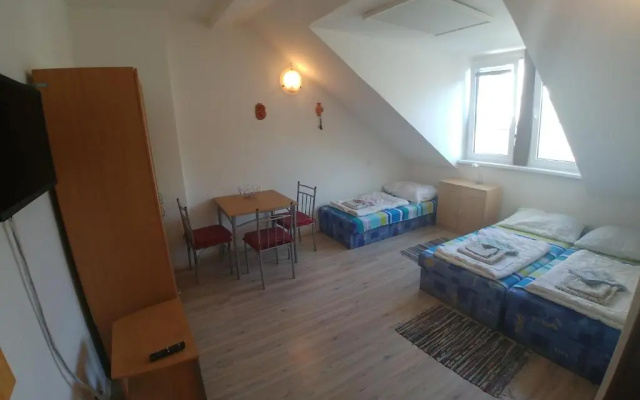 Kv Apartmans Varsavska