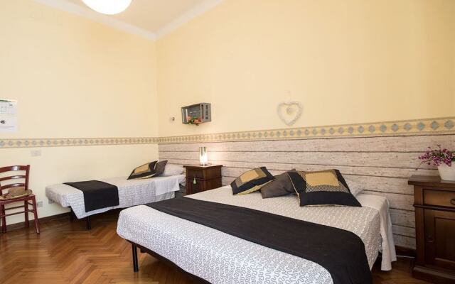 Отель La Dolce Vita Guesthouse вид на фасад