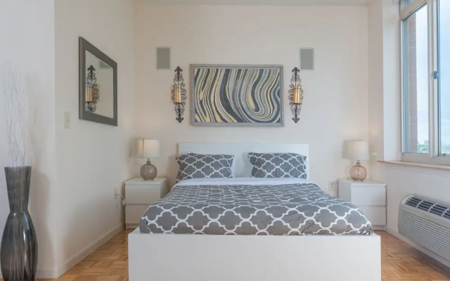 Skyline Luxury Home Suites at Newport