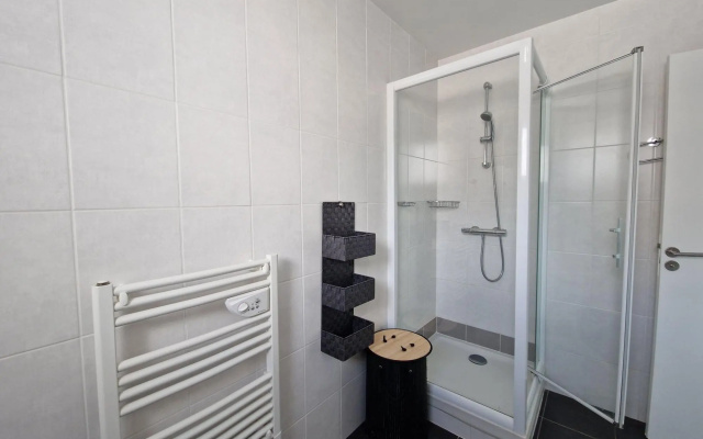 Comfortable Apartment, 50 m Sandy Beach