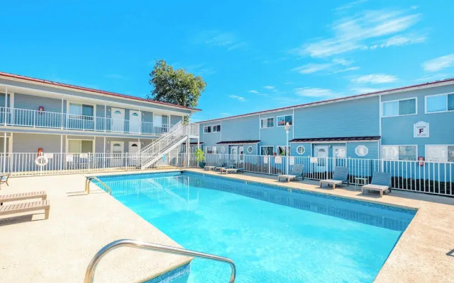 Oak Shores Studio 2
