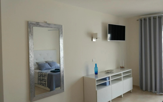 Los Cristianos studio, modern, spacious, pool,WiFi