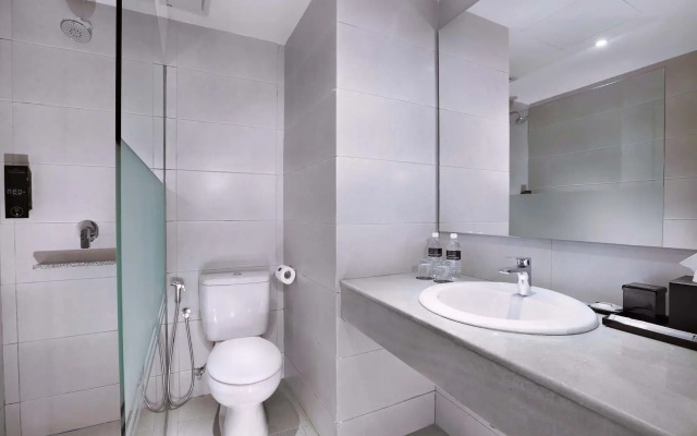 Bathroom · George Town — photo 9