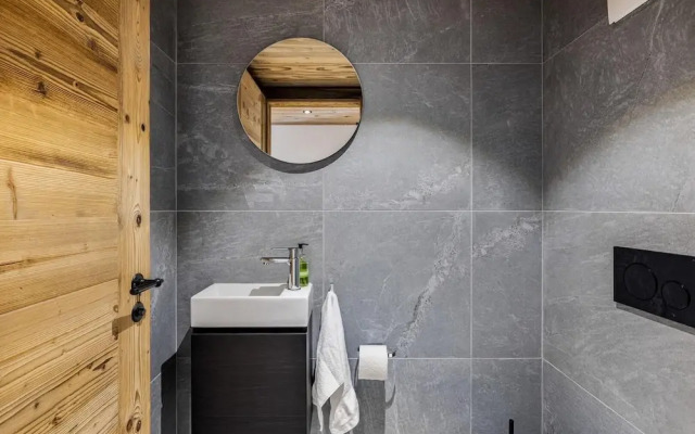 Chalet Le Reve Cinema Room Jacuzzi