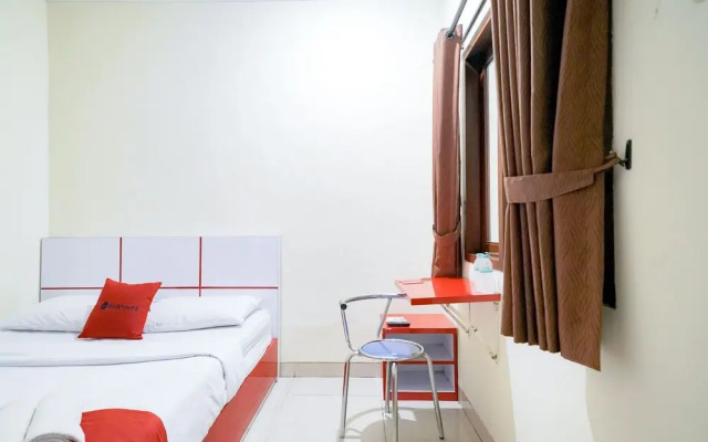RedDoorz @ Buah Batu 5