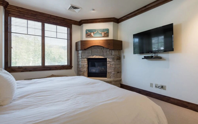 Silver Strike Lodge #403 - 2 Bed + Den