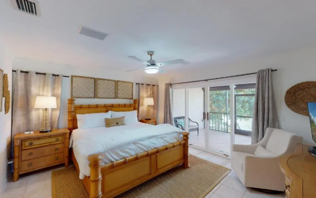 786 Orchid Ct