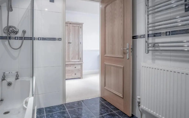 South Beach View - 2 Bedroom Apartment - Tenby