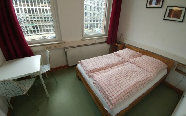 HOSTEL37