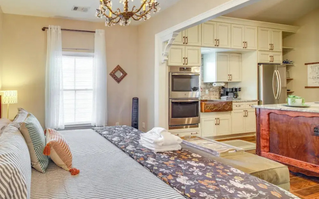 Cozy Savannah Vacation Rental w/ Fenced Courtyard!
