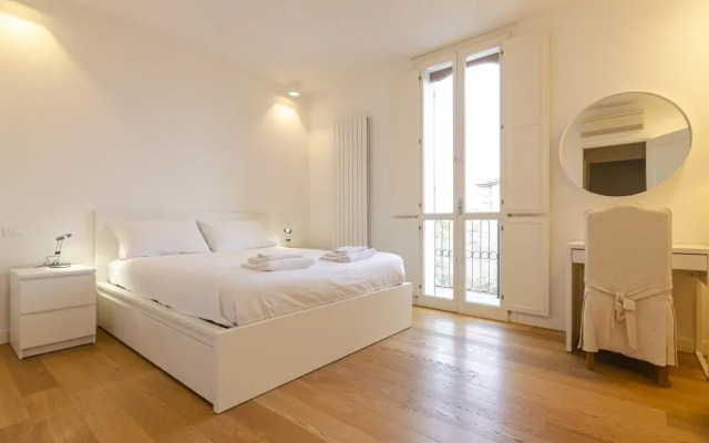 Brand new Suite With Balcony Via Albertoni