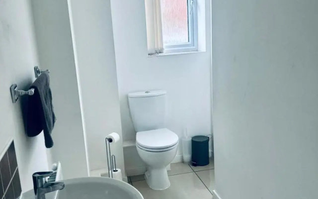 2 Bed House Waterside Luxury Living, Central Area