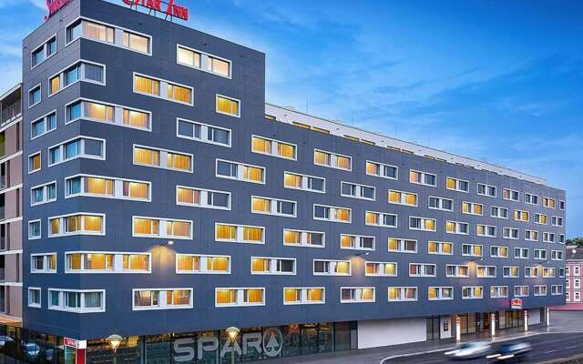 Отель Star Inn Hotel Wien Schönbrunn Австрия, Вена - 10 отзывов об отеле, цены и фото номеров - забронировать отель Star Inn Hotel Wien Schönbrunn онлайн вид на фасад