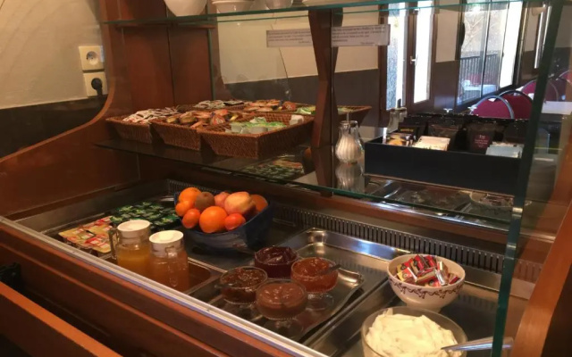 Hotel Restaurant Mas Le Chatelet