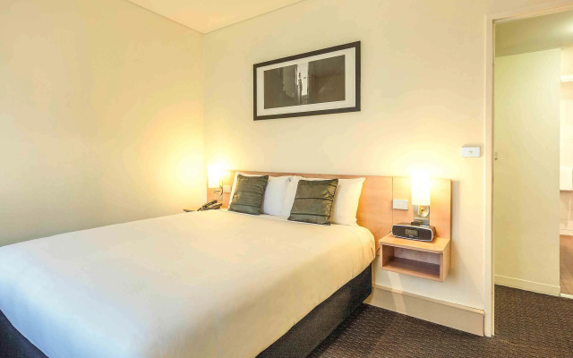 ibis Melbourne Hotel and Apartments