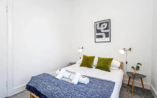 Modern - 2BR Flat Near Easter Road Stadium