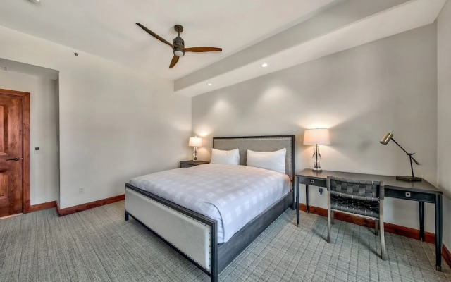 Luxury Three Bedroom Residence steps from Heavenly Village by RedAwning