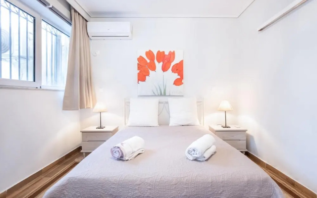 Alimos Bright Apartment Near the Beach