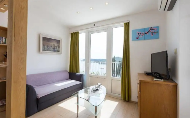 Charming Studio Apartment With Beautiful Panoramic sea View
