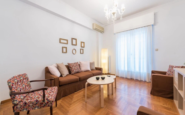 Elegant Koukaki Apartment  by Cloudkeys