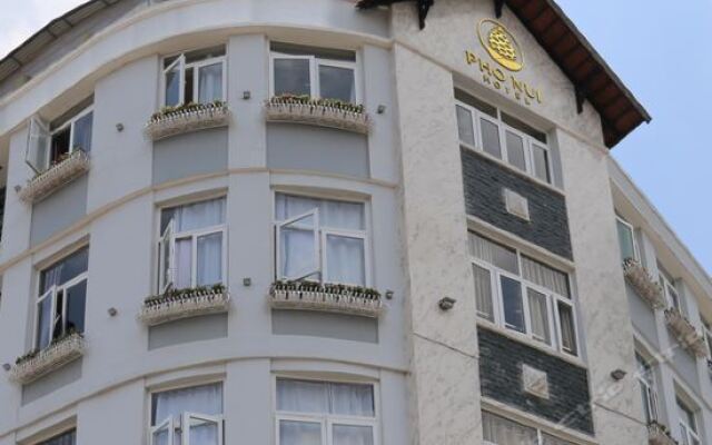 Mountain Town Hotel вид на фасад