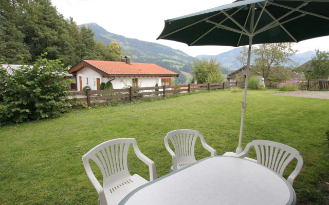 Pleasant Apartment with Sauna, Terrace,Garden,Darts, Parking