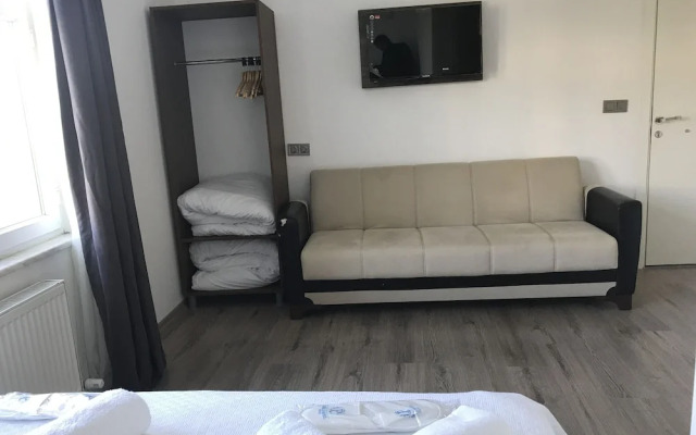 Parli Hotel