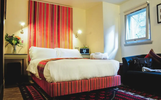 Siberia Bar & Hotel