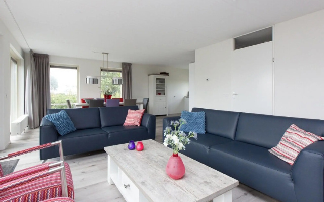 Holiday Home With Jetty Near Sneekermeer