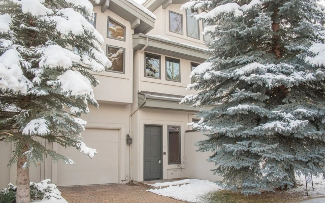 Pinnacle #8 - 3 Br Condo