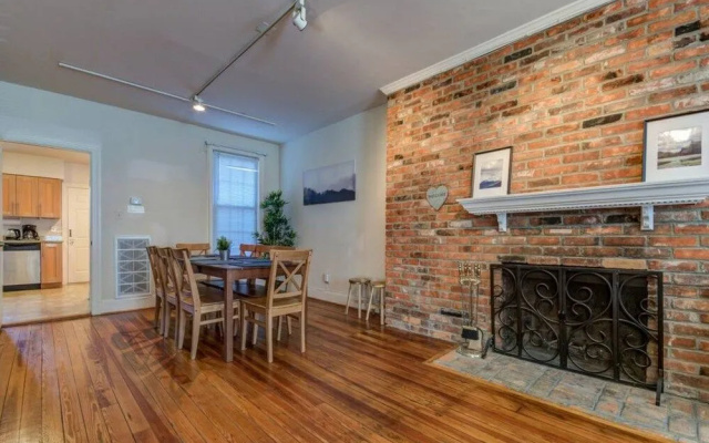 3BR Colonial House w/Parking by CozySuites