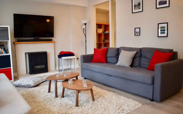 1 Bedroom Modern Apartment in Dublin Sleeps 4