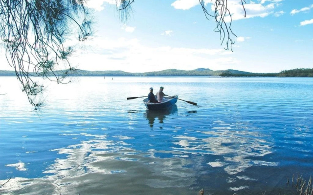 'Mansfield by the Lake'