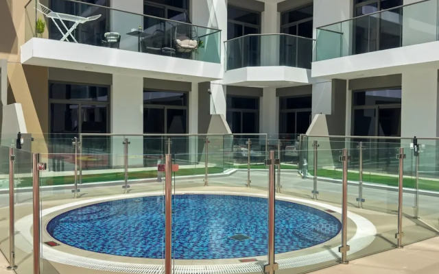 Modern Studio in Residence With Pool gym and Paddl
