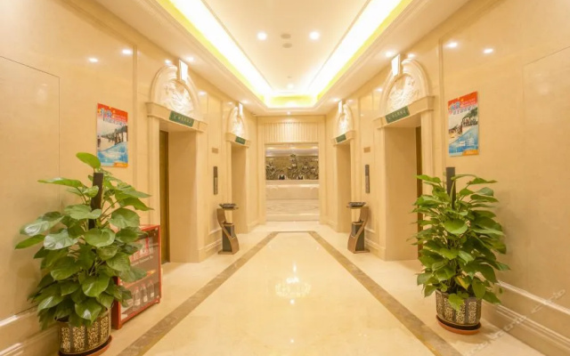 Vienna Hotel (Chongqing Jiefangbei Hongyadong Branch)