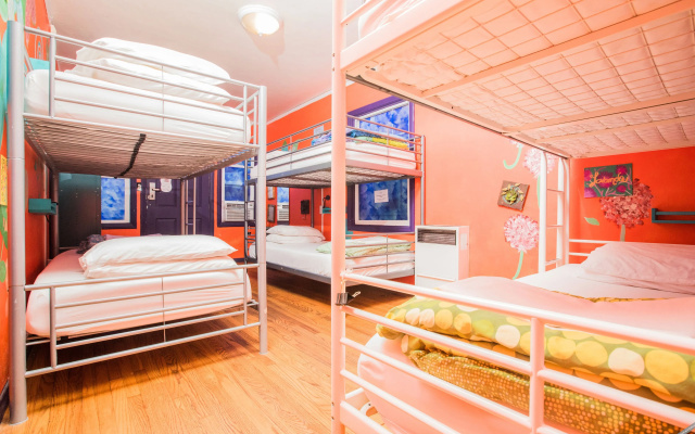 International Travelers House Hostel \- Downtown San Diego Little Italy.