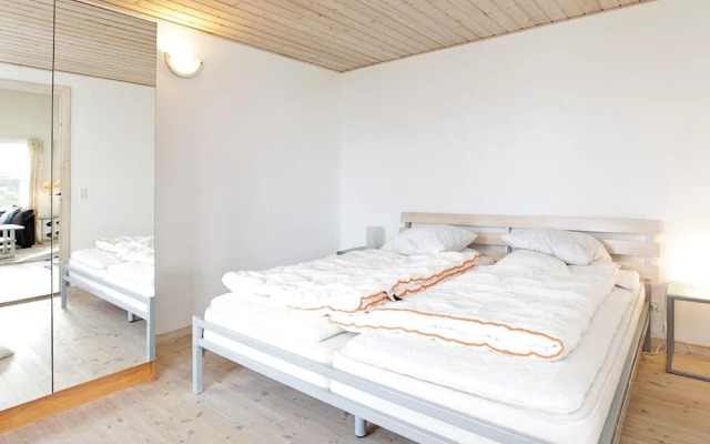 6 Person Holiday Home in Praesto
