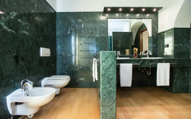 Historical apartment in the center of Gravedona - Larihome A02