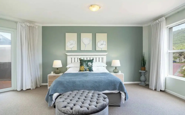 Beachfront Villa Sea Breeze, Hout Bay, Cape Town